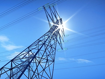 Mastbau Ein Beispielbild für die Branchen, in denen WiRoPa aus Gescher aktiv ist - hier ein Bild von riesigen Strommasten.