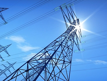 Ein Beispielbild für die Branchen, in denen WiRoPa aus Gescher aktiv ist - hier ein Bild von riesigen Strommasten.